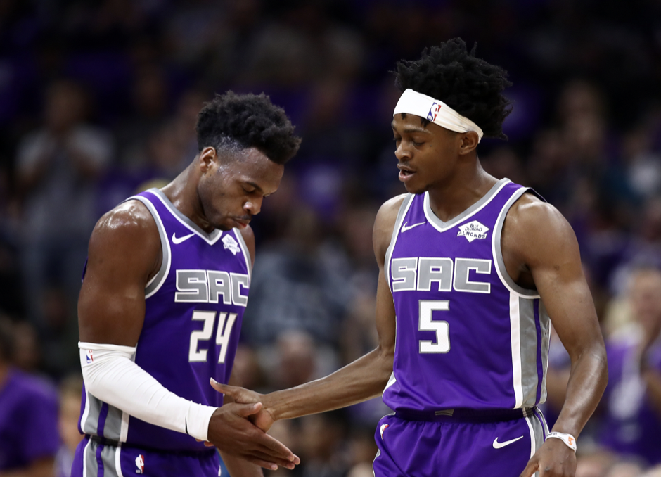 青岛队险胜火箭，福克斯刷新纪录