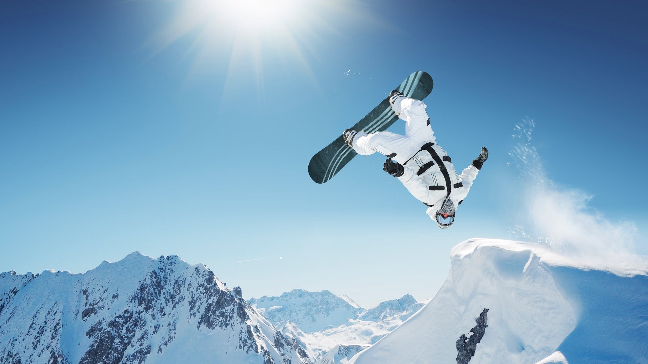 浓眉爆发,当东方巨人提前终结纽约悬念,篮球世界听见了怎样的回响?