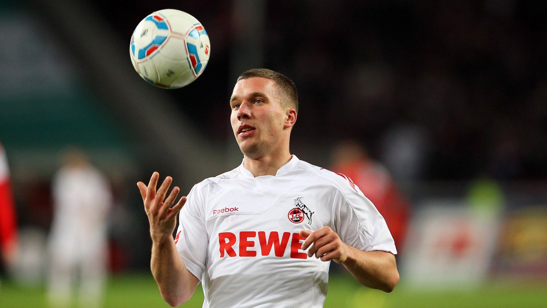 开云体育2026-曼联横扫英格兰，伊布在欧冠决赛接管比赛，红魔王朝的终极加冕