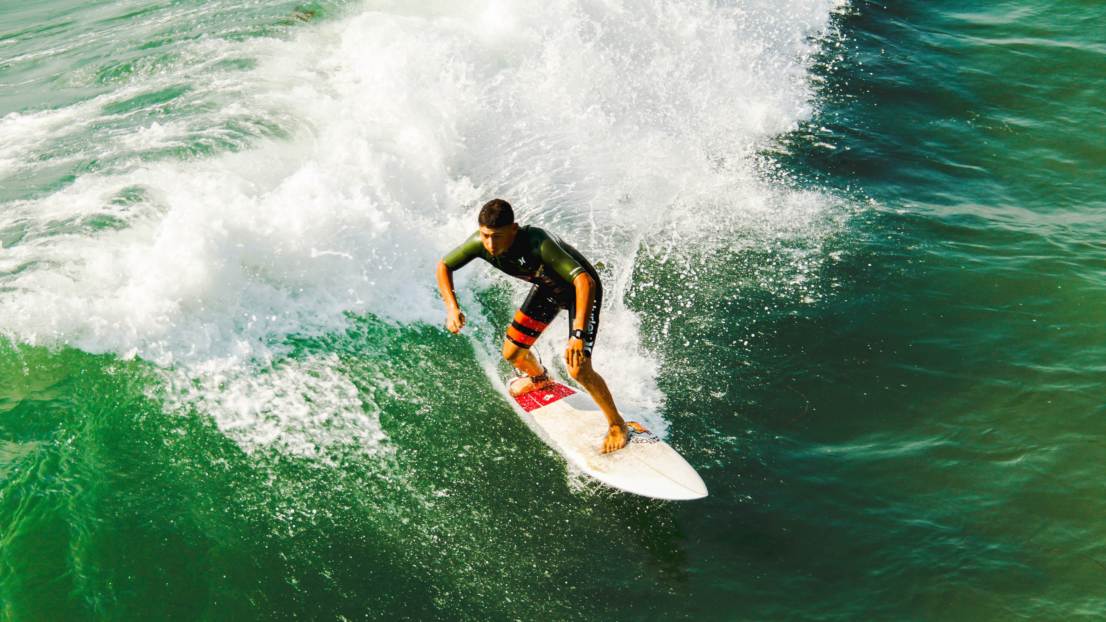 斯通斯铁闸锁墨西哥，尤文巅峰战铸就非典型英雄